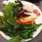 タベルナ イル ロカーレ - 野菜は割と種類豊富で、こちらは2人前