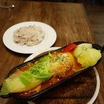 板橋3丁目食堂 - 「田舎風トマト煮込みハンバーグ」には野菜がたっぷり