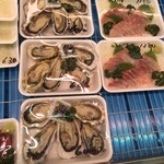 丸義商店 - 生牡蠣 カンパチ