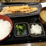 Sumibiyakihimonoteishokushimpachishokudou - ｻｰﾓﾝﾊﾗｽ干し定食米半割　￥630