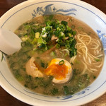 山の田ラーメン - らーめん、ネギ、煮玉子