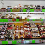 Tawaraya - 寿司・惣菜等の並ぶ冷蔵ショーケース