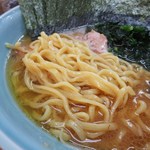 秀吉家 - 麺は『酒井製麺』謹製の平打ち麺