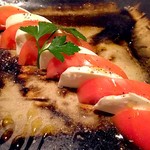 しろきじ青空市場店 - トマトとモッツァレラのスライス