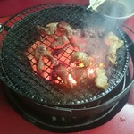 炭火焼肉 てんぐ - 炭火で豪快に