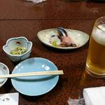 大衆酒場 まるちゃん - 生ビール、お通し、お刺身