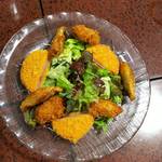 大衆酒場 まるちゃん - ハムカツ、カキ、鶏皮餃子