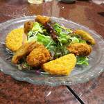 大衆酒場 まるちゃん - ハムカツ、カキ、鶏皮餃子