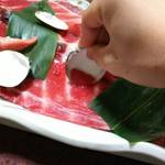 大衆酒場 まるちゃん - 中落食べてます