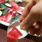 大衆酒場 まるちゃん - 中落食べてます