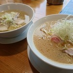 喜一 - 熟成味噌ラーメン（手前）とSIOラーメン 