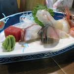 串かつ 千里 - 刺身盛り合わせ　写真撮る前に3切れ食べちゃった_(^^;)ゞすみません