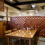 Cafe Goju - 木の温もりのある落ち着いた空間