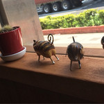 洋食の藤 - 窓を飾る動物たち（(笑)、真似してます。。。）