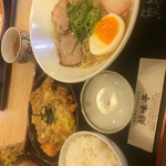 鮎味亭 - 白まるラーメンのミニチキンカツとじセット