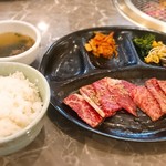 川崎名物 炭火焼肉 食道園 - カルビ＆ロースランチ