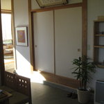 小上り席から、木漏れ陽が・・