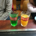お好み焼レストラン古都 - メロンソーダとオレンジジュース(各216円)