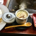 Okonomiyaki Resutoran Koto - ハンバーグ定食(680円+税=734円)の茶碗蒸し。フツーにおいしかった。