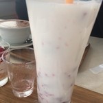 コウジ サンドイッチ - 飲むヨーグルトストロベリー