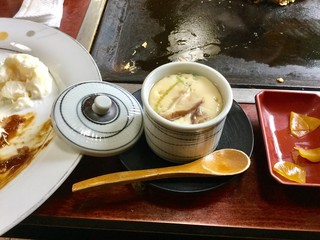 Okonomiyaki Resutoran Koto - ハンバーグ定食(680円+税=734円)の茶碗蒸し。フツーにおいしかった。