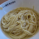 飯田商店 - 出汁に浸かった麺