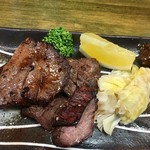 Sake Dainingu Kajikiya - 「牛タンの塩焼き」…ちょっと食べちゃってますが（笑）