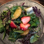 organ - 緑の葉野菜と季節のフルーツのサラダ