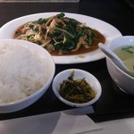 上海園 - ・(ランチ)にら豚 700円 (税別)