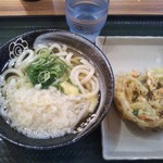 はなまるうどん - かけうどん(小)とかき揚げ(2017年3月27日撮影)