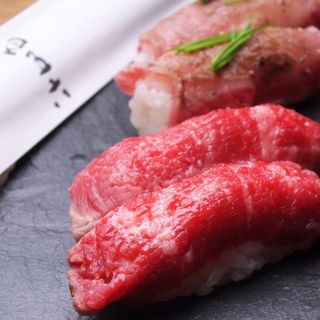 [The rumored meat Sushi is very popular!] A new type of Yakiniku (Grilled meat) that has been heated at a low temperature