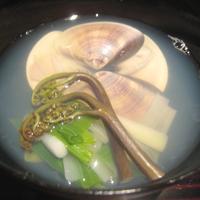 銀座 とよだ - 椀（房州産地はまぐり、ウルイ、鍵ワラビ）