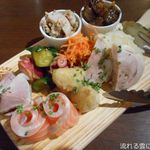 kitchen and bar MARUUME - まるうめ名物!!前菜盛り合わせ