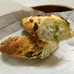 DONQ - スティック生地に春キャベツと燻しベーコンたっぷり！