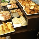 サンドッグイン　神戸屋 東神奈川駅店 - １サイズがそこそこ大きい。八重洲店のような争奪戦がない。良い事です。