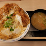 Katsuya - カツ丼（松）（850円）と豚汁（小）（120円）