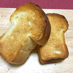 BROWN BAKERY CAFE BAR - ブラウンブレッド4分の1カット×2 トースト