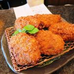 とんかつ マンジェ - とんかつ屋が造った肉じゃがコロッケ（一個）２1０円
                                