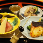 鞍馬口 寿星 - 八寸（鰆・ホタルイカ・鴨ロース・筍・菜の花・もずく・子持ち昆布・ぬた 他）