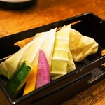 天満炭火焼鳥わっちょい - 付き出し（野菜）