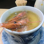 鮨・あつ賀 - 海老がチャプチャプ