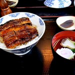 鰻は五切れ