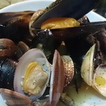 ポルコロッソ - アサリとムール貝のワイン蒸し