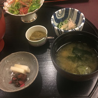 人形町今半 新宿第一生命ビル店 - ステーキ丼の付け合わせ！