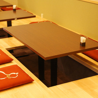 We accept reservations for various banquets...We have a tatami room for up to 12 people.