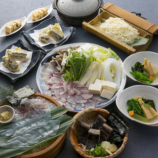 名物料理に旬の味覚をコースで満喫