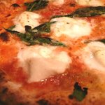 ラ・ピッコラ・ターヴォラ - マルゲリータ コン ブファラ