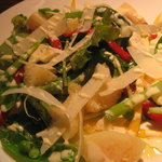 ｓｕｓｈｉ ｄｉｎｉｎｇ 鸞 - 桃とチーズのサラダ