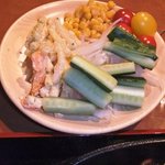 炭火焼肉 まんぷく大地 - サラダ