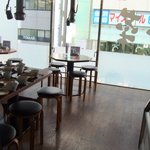 炭火焼肉 まんぷく大地 - テーブル席